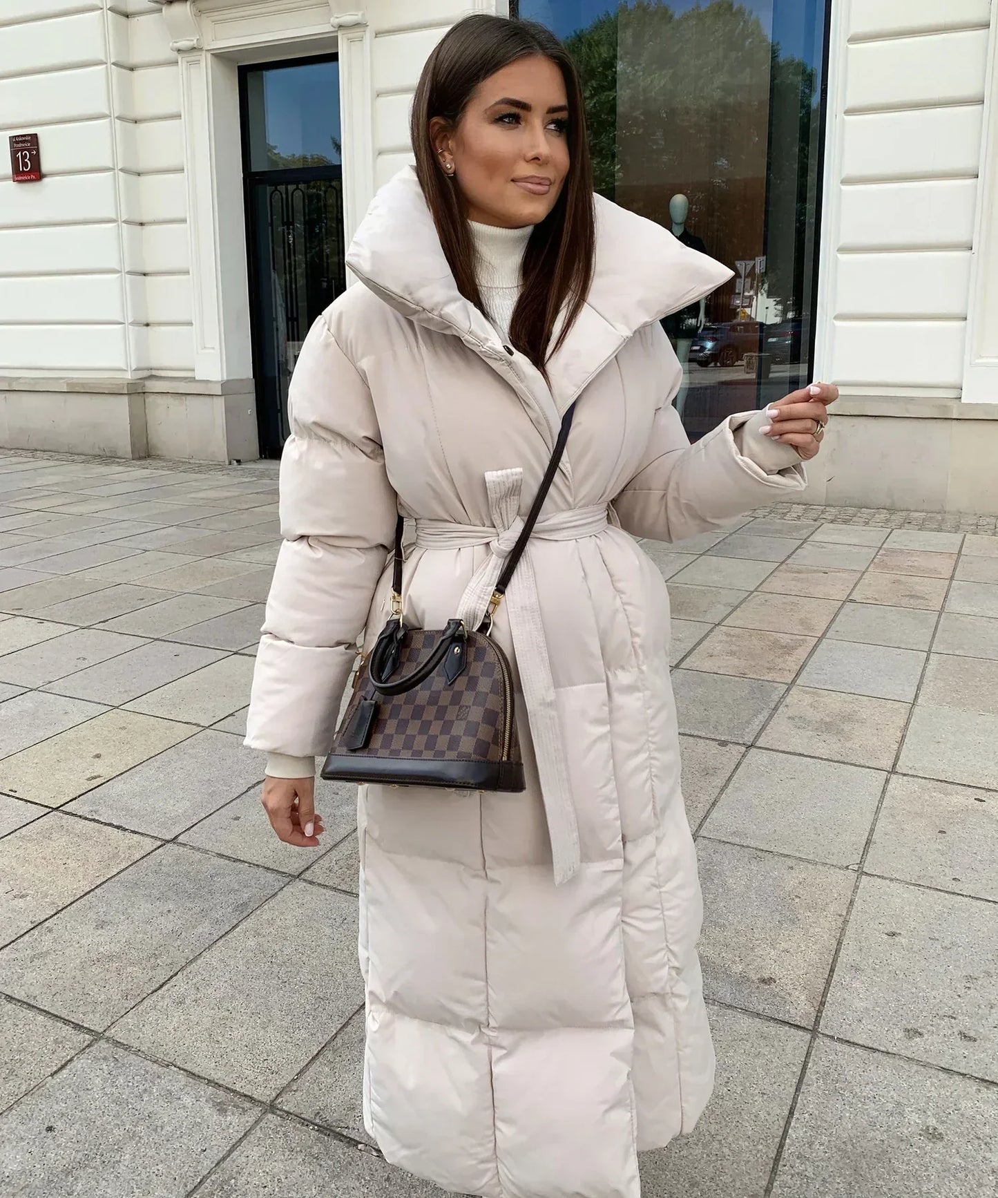 Wifey | Lange gesteppte Pufferjacke mit Gürtel