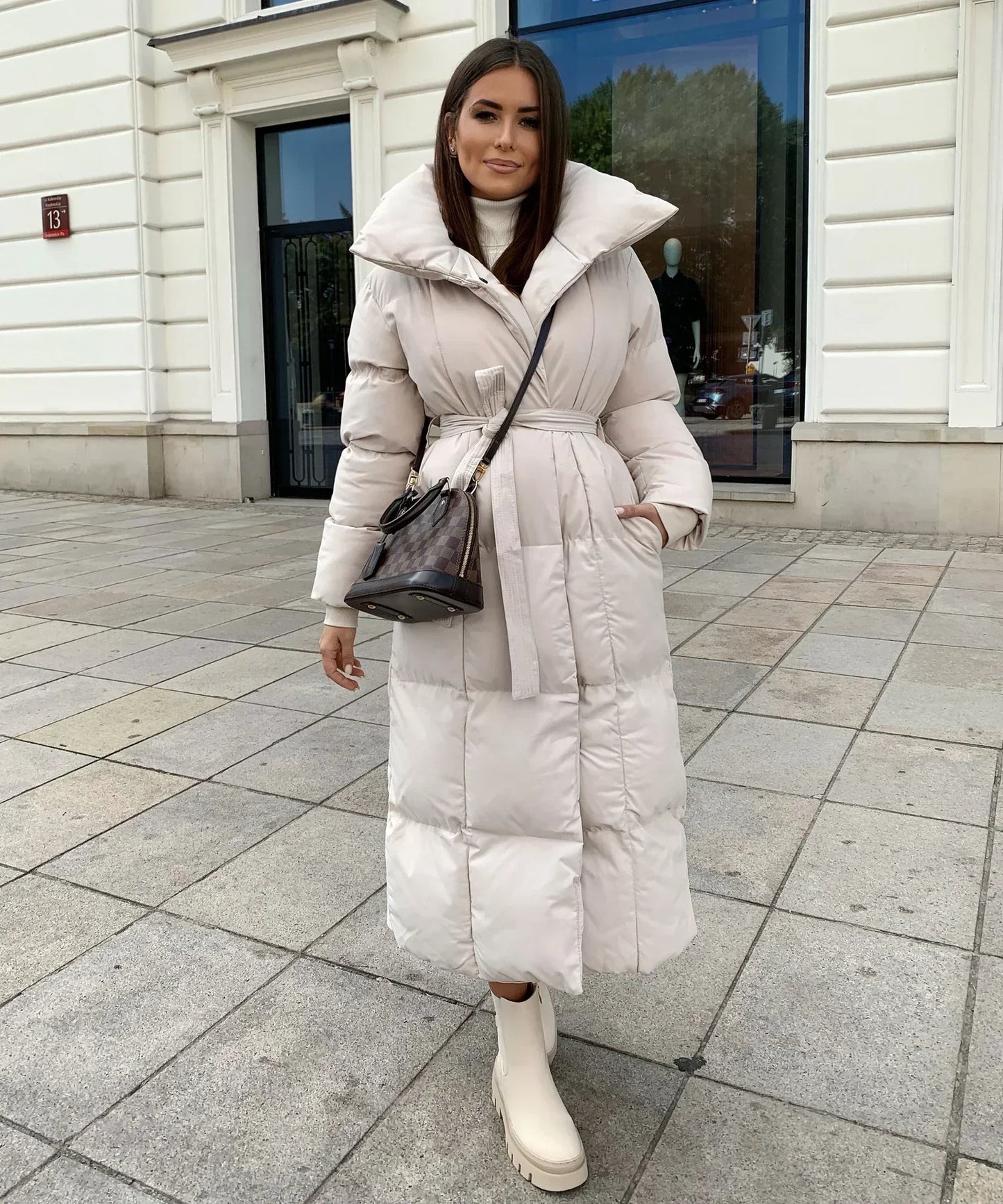 Wifey | Lange gesteppte Pufferjacke mit Gürtel